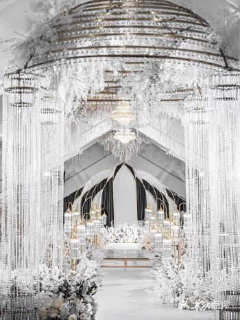 高级感十足的白金色/可别轻易划走