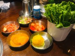 小菜碳生菜无限量-·缸桶屋·韩式牛肋条自助烤肉(西湖D11店)