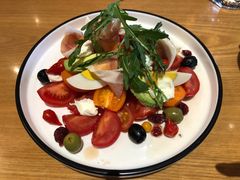 水牛芝士牛油果火腿番茄沙拉-MR.ROCKY洛奇先生RESTAURANT&BAR(宝安壹方城店)