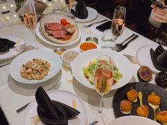 -MONICH牛排融合餐厅(和义大道购物中心店)