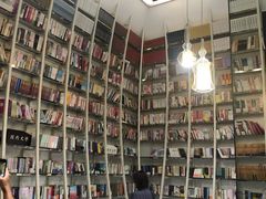 -钟书阁(松江泰晤士小镇店)