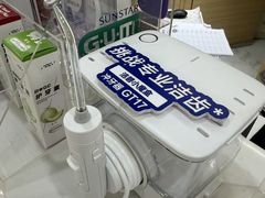 -瑞尔齿科(南京东路名人诊所)