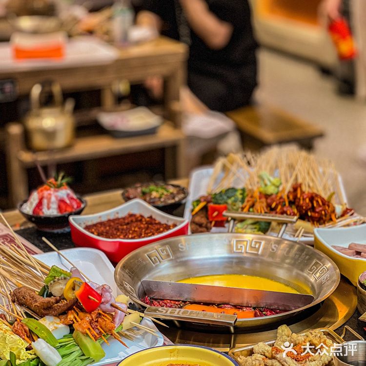 北京新店｜复古街头风的成都串串火锅来华熙啦