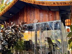 -茅草房·河畔园林火锅