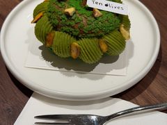 开心果树莓泡芙-Ten Olives甜点