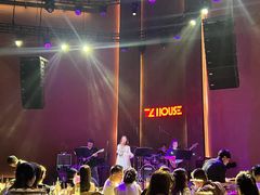 -TZ House音乐现场(来福士中心店)
