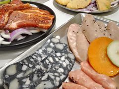 -山野的朋友露营炭火烤肉