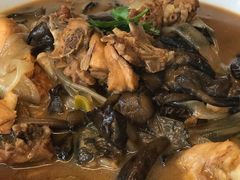 小鸡炖蘑菇-关东小磨东北菜(上海长风大悦城店)