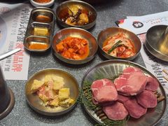 -草家酱蟹炭火烤肉店(珲春南路二店)