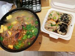 -小杨生煎(金山百联购物中心3楼店)