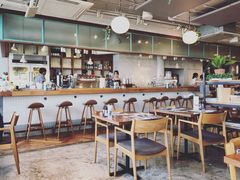 -ROAST coffee & eatery