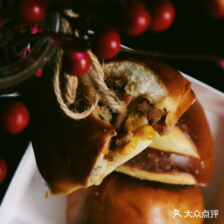 咸口叉烧特别香，黑芝麻咸奶酥上次吃觉得偏咸