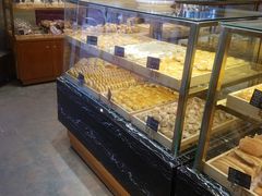 面包甜点陈列柜-申氏糕点(三好街店)