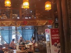 -帅巴人舅母子腊蹄民俗村