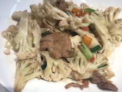 -阿瓦山寨·湘菜现炒·剁椒鱼头王(咸阳总店)