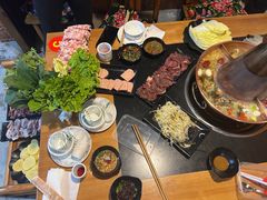 -果松木炭酸菜铜火锅·外婆参鸡汤