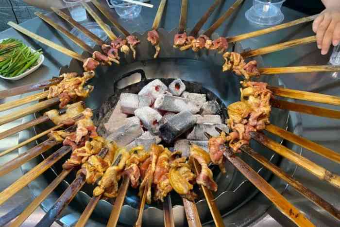 西昌火盆烤肉(安陆店)-"味道还好,牛肉会烤的比较干,五花肉会有的.