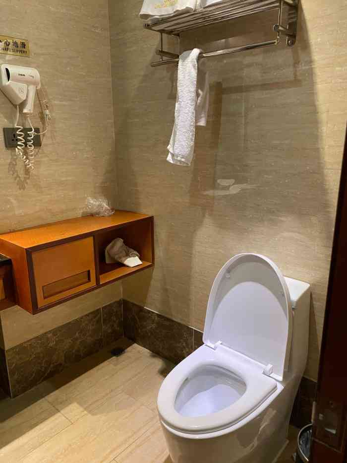 宝悦酒店(深圳宝安西乡地铁站店)-"很好啊～交通便利又好找～价格也很