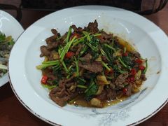 -湖南人家湘菜馆(镇江路店)