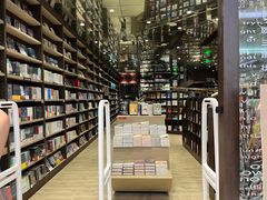 -钟书阁(群光广场店)