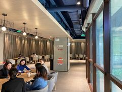 等位区-瑞幸咖啡(水平方店)