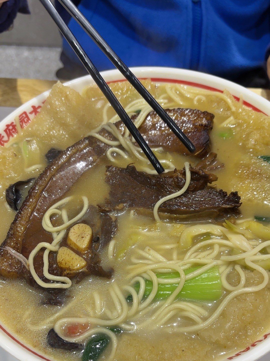 超级超级大碗的面,超级超级大的大肉,大肉
