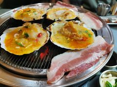 -围炉肉舍•炭烤活鳗•丹东海鲜烤肉(步行街店)