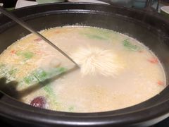 -洪氏嗨捞·广东猪肚鸡·椰子鸡火锅(西咸万象城店)