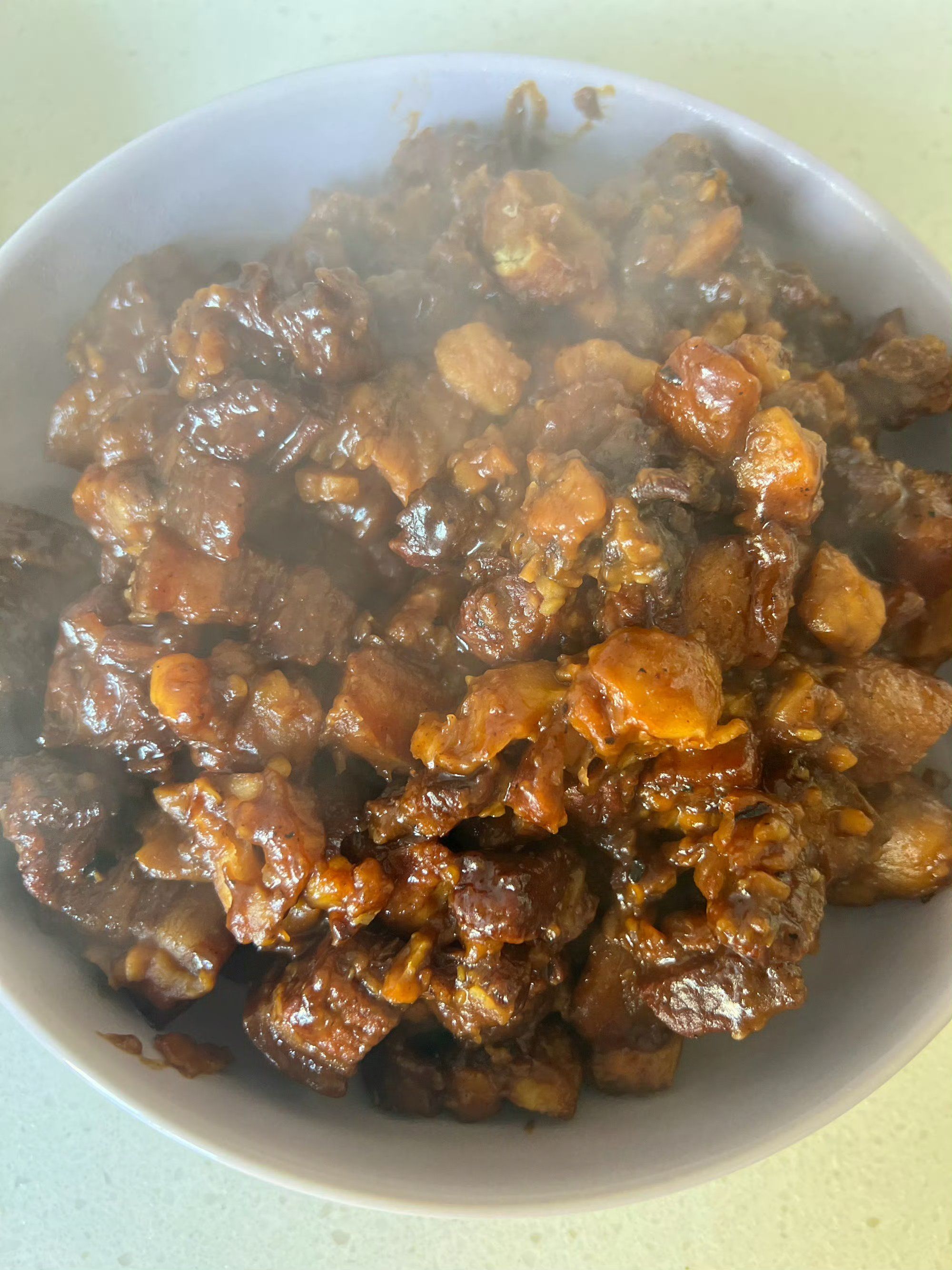 好久没煮红烧肉了,大失水准,竟然烧糊了