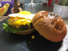 -HIGH FIVE哈福手工汉堡(桂林路店)