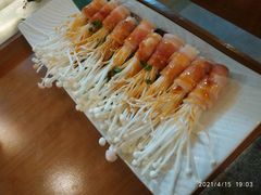 金针菇五花肉-明洞阿姨·韩式酱蟹烤肉·创意料理(三元桥店)