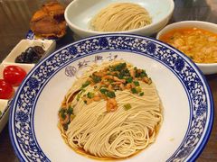 开洋葱油拌面-裕兴记•蟹黄面馆(人民广场店)