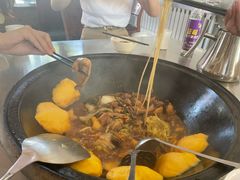 -粘豆包柴火铁锅炖