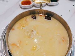 -洪氏嗨捞·广东猪肚鸡·椰子鸡火锅(西咸万象城店)