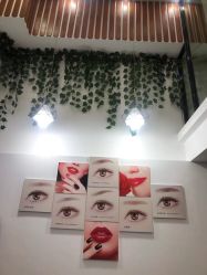 -灰姑娘美甲美睫馆