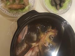 滴水湖鱼头汤，蜜汁红烧肉，白灼鸡围虾，皮皮虾，本地散养鸡，智选烤鱼，糖醋爆鱼-上海南汇嘴大堤酒店