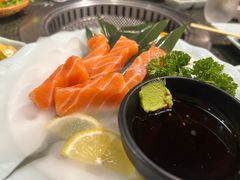 生吃三文鱼-梦山水日本烧肉(五四广场店)
