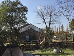 -田园东方蜜桃村的田野营地