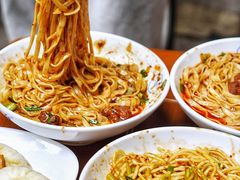 -李与白包子铺(桐梓林店)