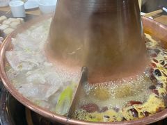 -果松木炭酸菜铜火锅·外婆参鸡汤