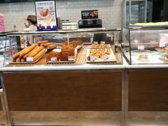 面包甜点陈列柜-巴黎贝甜(昆城广场店)