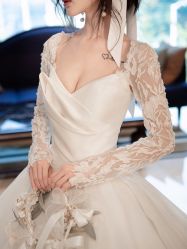 -艾米丽婚纱礼服