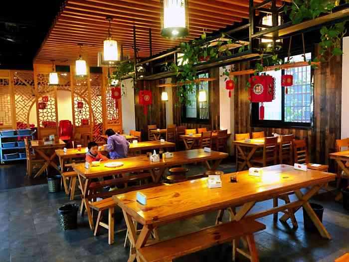 共和春(汊河店)-"环境复古风,很符合门店卖的吃食,中国传统.