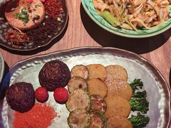 -包整·丝娃娃(一览甲秀楼风景店)