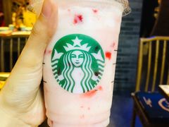 草莓酸奶星冰乐-星巴克(广州中华广场B1层店)