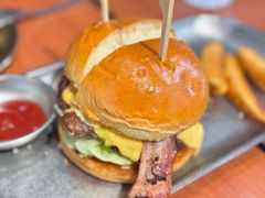 经典芝士牛肉堡-魏斯理汉堡(西安沣东吾悦店)