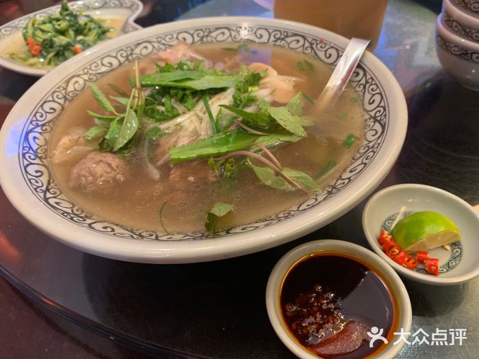 大头虾越式风味餐厅(光明广场店)冬阴功图片
