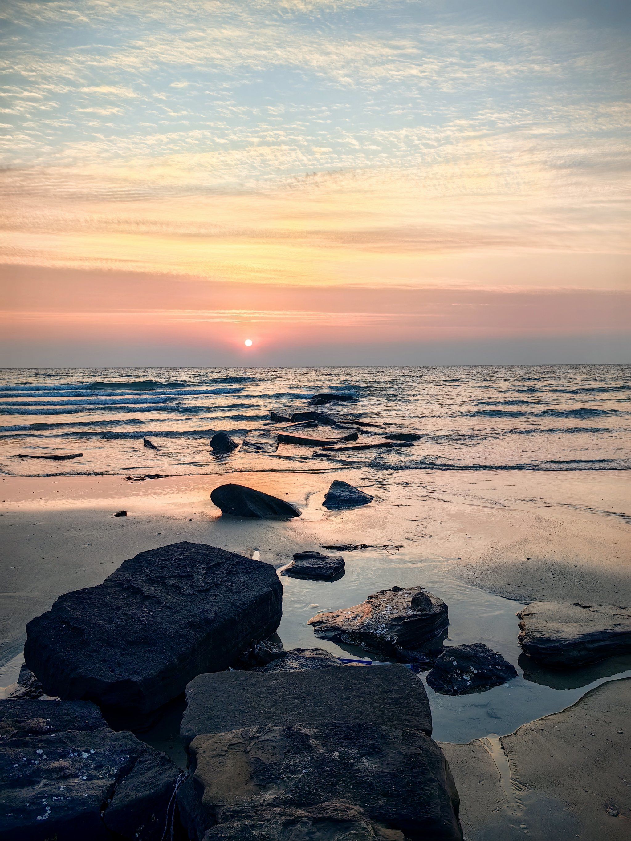 三彩沙滩日出 涠洲岛动人心魄的美