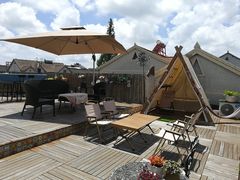 -小草屋轰趴馆别墅派对新场团建家庭聚会