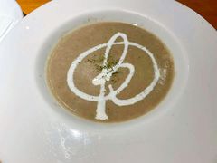 酥皮蘑菇奶油汤-新贝乐意大利餐厅(苏州中心店)